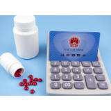 抱94岁老人激活社保卡，解决问题不该总在曝光后