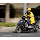 用眼看同情骑手，用脑看为交警点赞