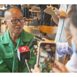 吴桂春返乡做泥水工，不该成新闻