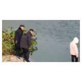 警察注视女生溺亡？新闻不能为迎合大众而发