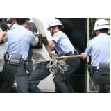 警察处突，用不用枪何日不再左右为难
