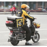 老师兼职送外卖，何以收获舆论同情