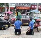 “对跪”不是办法，执法何时能够“站起来”？