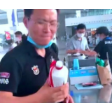 茅台开了瓶不得上高铁，只能当场一饮而尽么