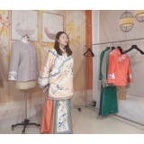 95后女生做寿衣模特，淡定职业观值得肯定