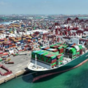 “为全球发展注入新活力”