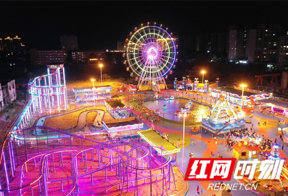 湖南道县：缤纷夏夜 活力无限