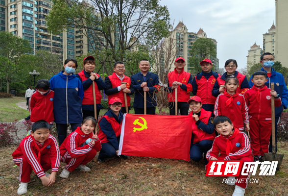 长沙高速白竹收费站：“雷锋月“遇上“植树节”，“志愿红”播种“生态绿”