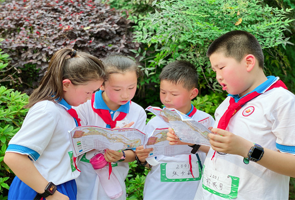 长沙枫树山明宸小学：“世界地球日”环保学习在“定向越野”赛场