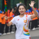 成都大运会火炬传递成都站第三日152棒火炬手接力传递