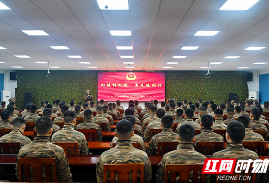 致敬榜样学先进 武警湖南总队某部举行军事训练先进典型交流会