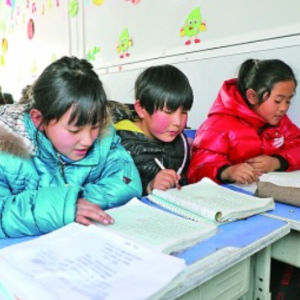 群众生活渐回正轨——甘肃积石山县安置点扫描