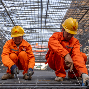 新华全媒+|开年即开跑——新年首个工作日一线开工见闻