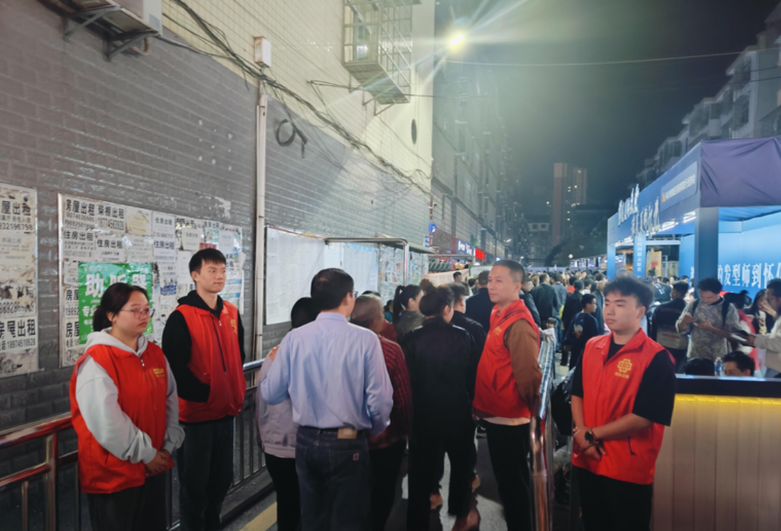 怀化晓华理发店走红 随处可见民建暖心服务