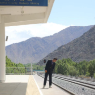 这个小站,只有一个人