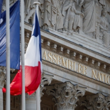 法国国民议会选举第一轮投票开始