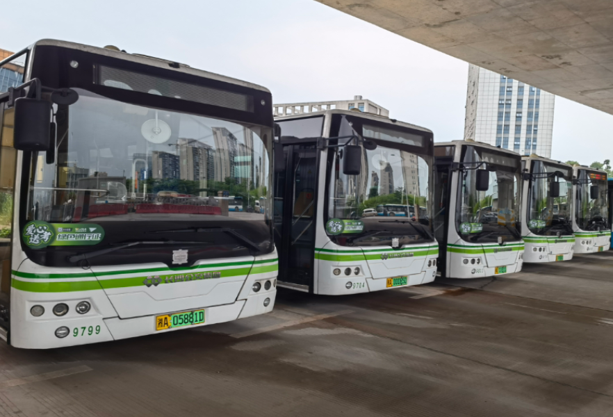 长沙公交推出“爱心送考”服务 助力高考考生免费乘车