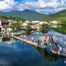 国庆中秋“双节”相遇，外媒：中国旅游业蓬勃发展，民众热情出游