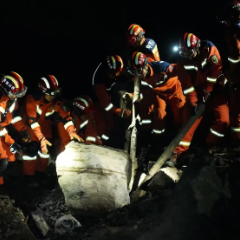 四川筠连山体滑坡仍在持续 救援力量连夜布设雷达 现场探访→