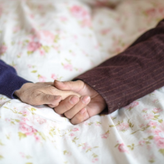 两会申聚焦｜从“托底”到“赋能”，上海探索“大城养老”新范式