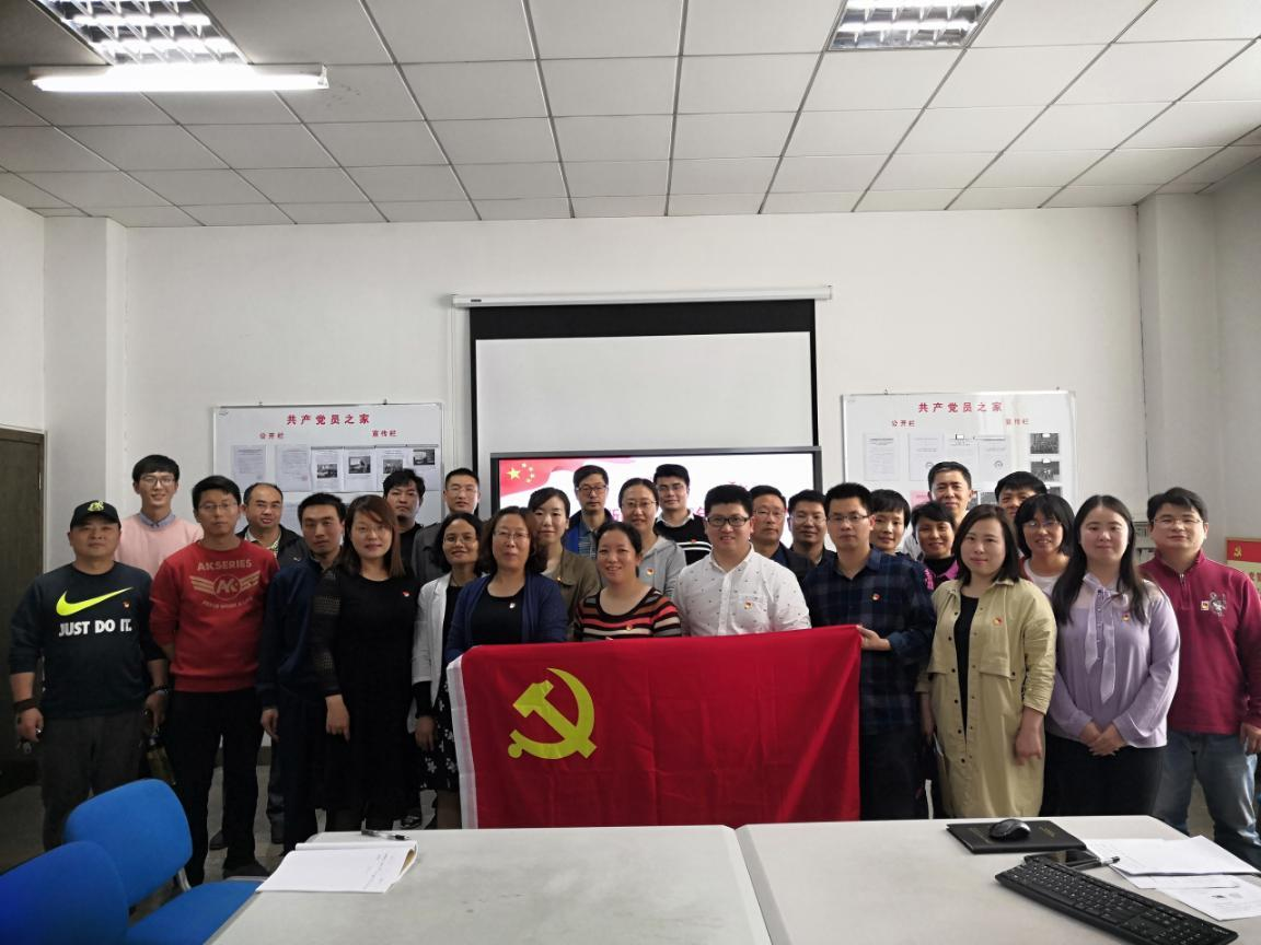 充分发挥战斗堡垒作用 让党旗在校园高高飘扬