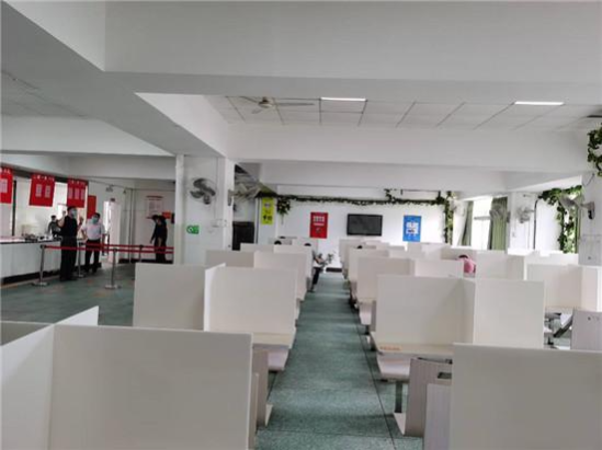 “就餐”or“赶考”：湖南铁道职院花式开餐保安全