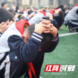 白鹤菱溪小学举行防空疏散演练