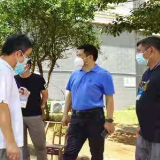 何安国督导社区疫情防控工作