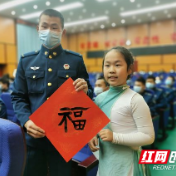 银海学校走进军营送去新春祝福