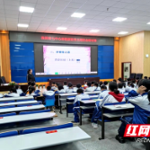 株洲市七中开展初中生青春期心育主题班会课观摩活动