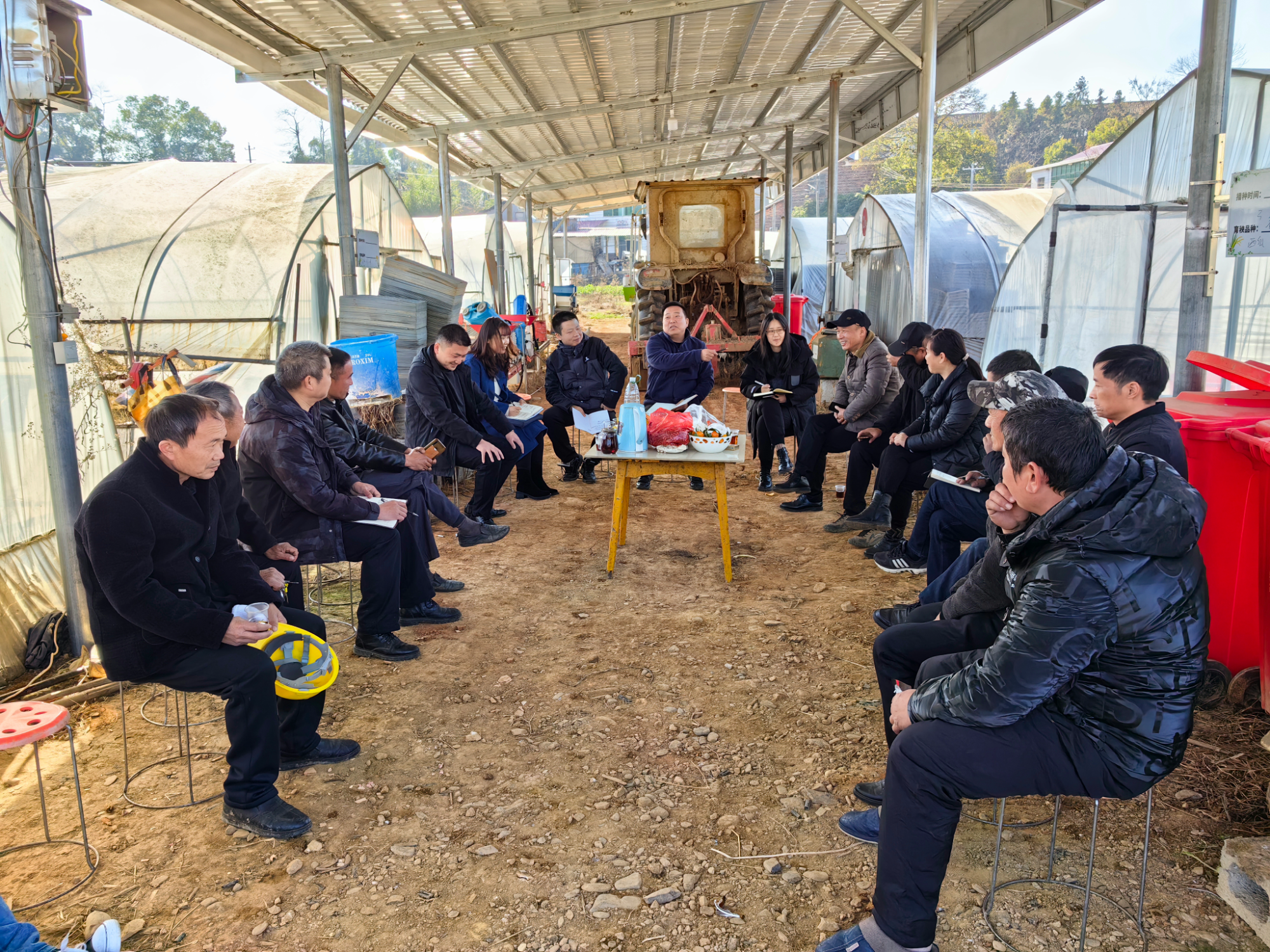 株洲渌口：小板凳课堂进大棚，田间地头话春耕
