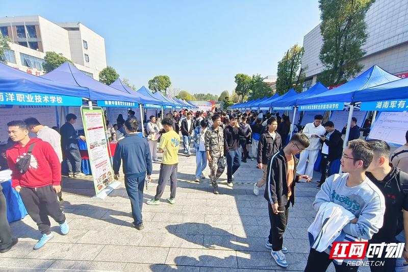 株洲举行秋季退役军人专场招聘会 1700余个岗位等你来