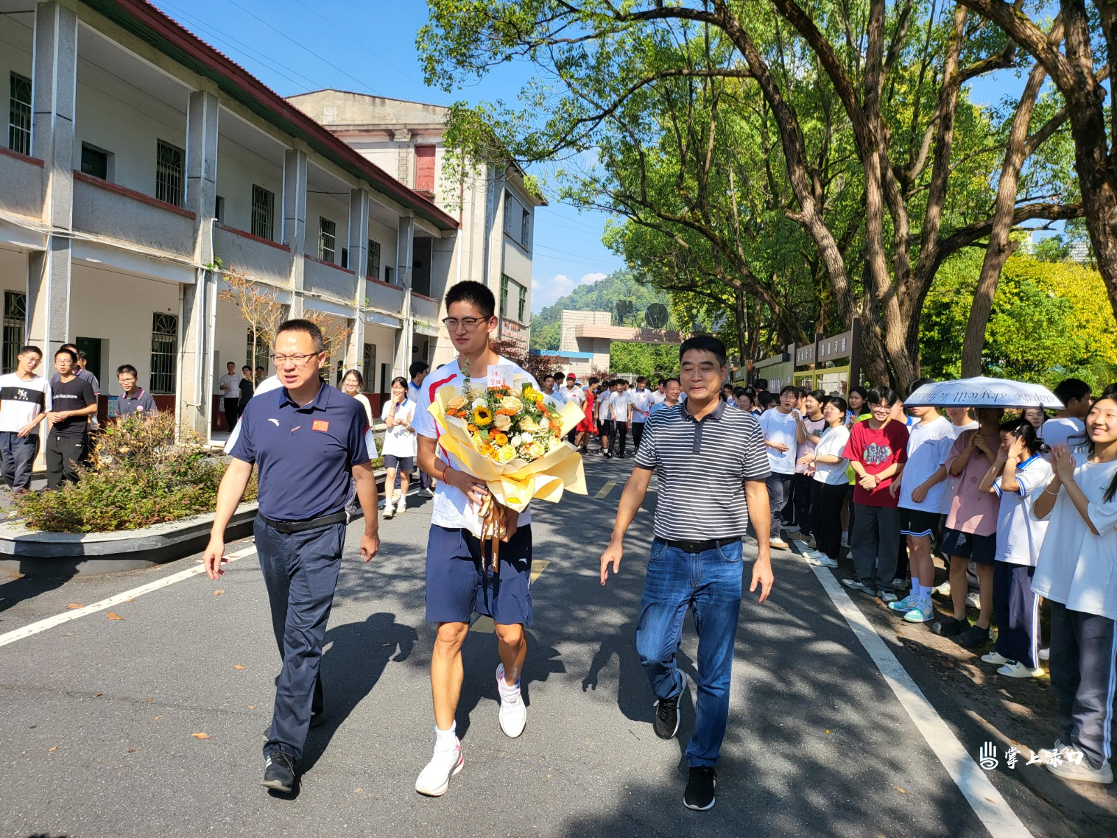 奥运健儿张溟鲲回母校渌口区三中 与学弟学妹面对面交流