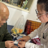 芦淞区:“床头联系卡” 架起重点人群健康守护桥