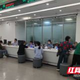 株洲公安24小时架起生命桥梁 加急办理出国护照解民急