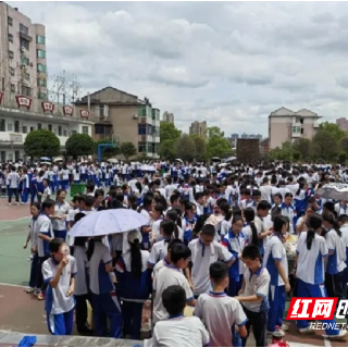 株洲市第十九中学开展爱心义卖活动
