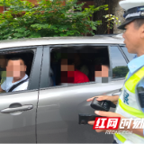 “五一”假期石峰交警严查超载 五座小车塞7人被查处