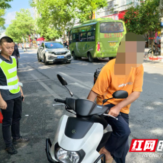 聚焦交通安全 炎陵县沔渡镇人大代表化身文明交通“引路人”