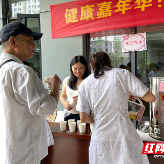 健康服务零距离 株洲市中心医院专家团队下社区开展义诊活动