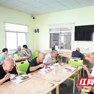 石峰区：暖心又暖胃！长者餐厅让老年朋友享受家门口的幸福“食”光