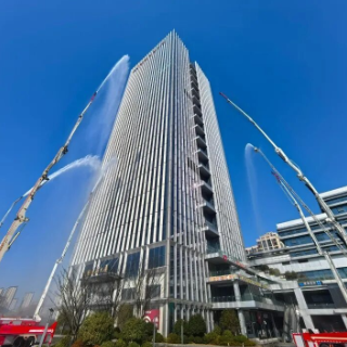株洲市高层建筑灭火救援综合演练在城发高新大厦举行