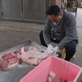 茶陵县:客家腊肉飘香 熏出浓浓年意