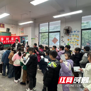 湖南汽车工程职业大学开展“智绘未来·AI走进乡村课堂”志愿服务活动