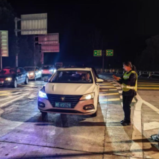 新春走基层丨十七年春运守归途 株洲高速茶陵中心收费站夫妻同心护团圆