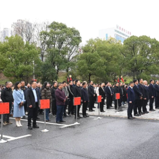 新春首个工作日,石峰区举行升国旗仪式