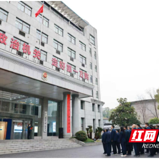 春节后上班首日 石峰区税务局举行升国旗仪式