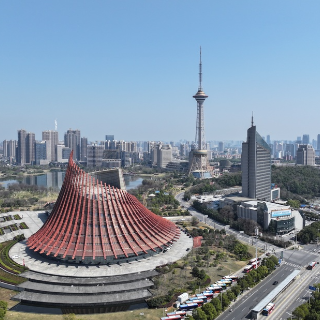 株洲市委常委会召开会议 曹慧泉主持并讲话