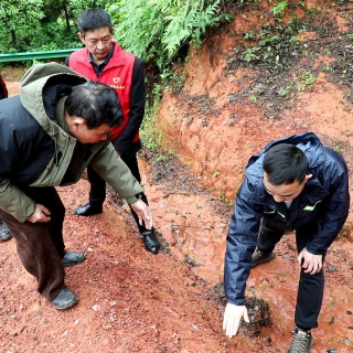 渌口区:人防+技防织密汛期“安全网”