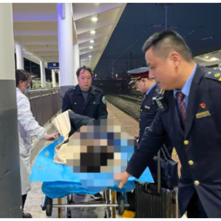 孕妇列车上突发不适险流产 株洲火车站爱心救助
