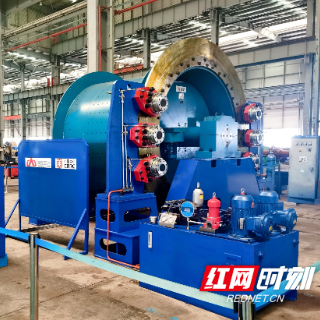 高铁风电技术“跨界”赋能矿山装备 永磁内装式矿井提升机株洲下线